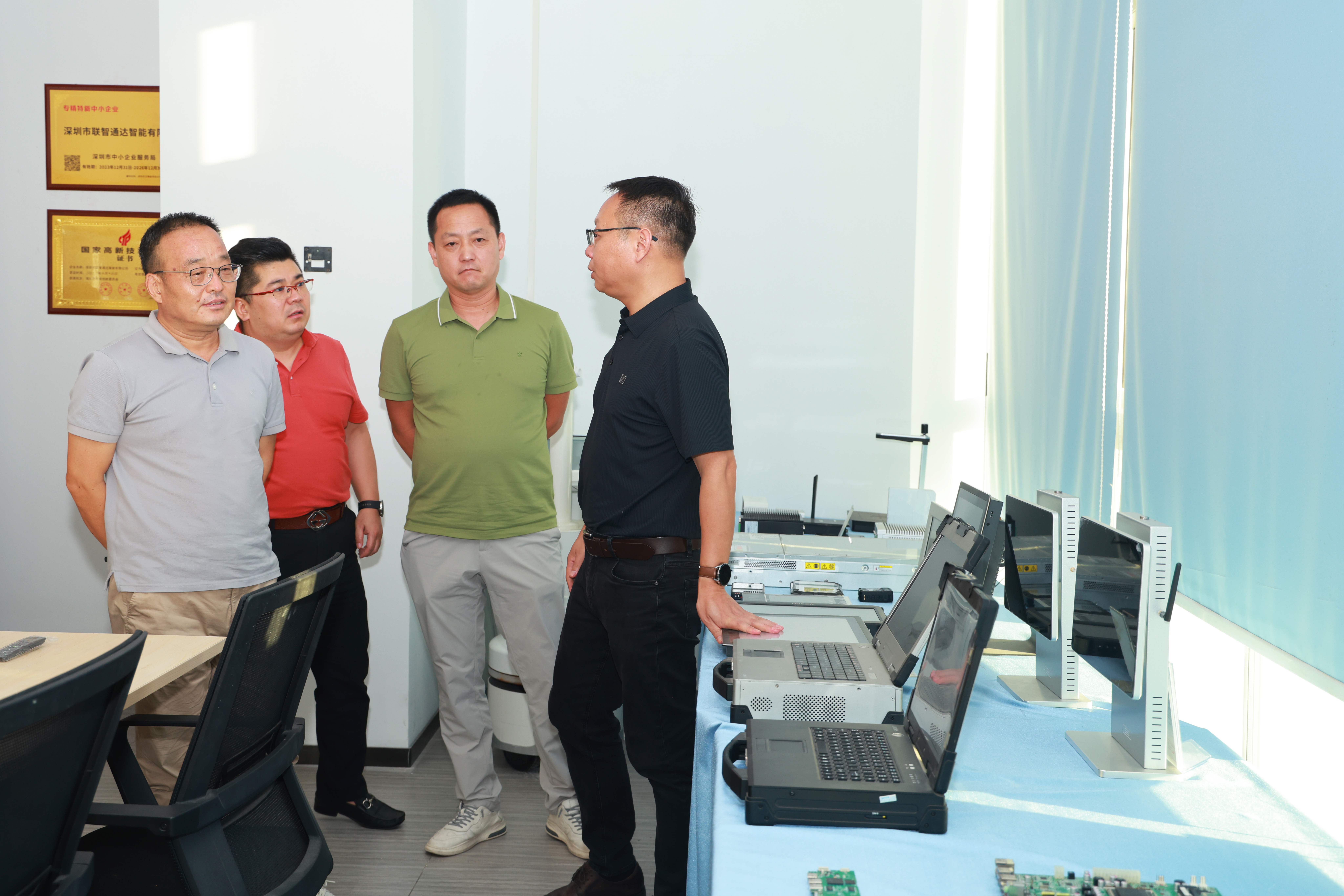 【熱血匯聚】深圳富平商會(huì)蒞臨高能計(jì)算機(jī)參觀交流(圖5)